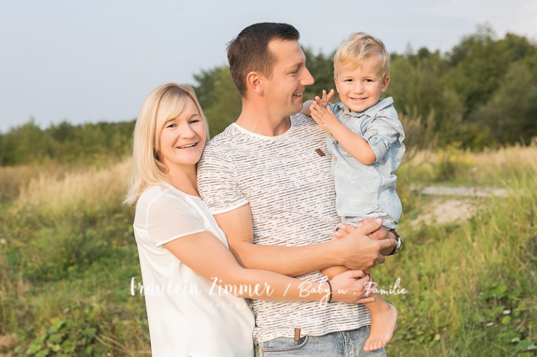 natürliche Familienfotos am See in Leipzig