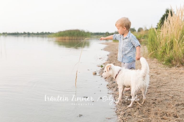 natürliche Familienfotos am See in Leipzig