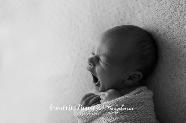 liebevolle Bilder von Eurem Baby in den ersten Tagen 