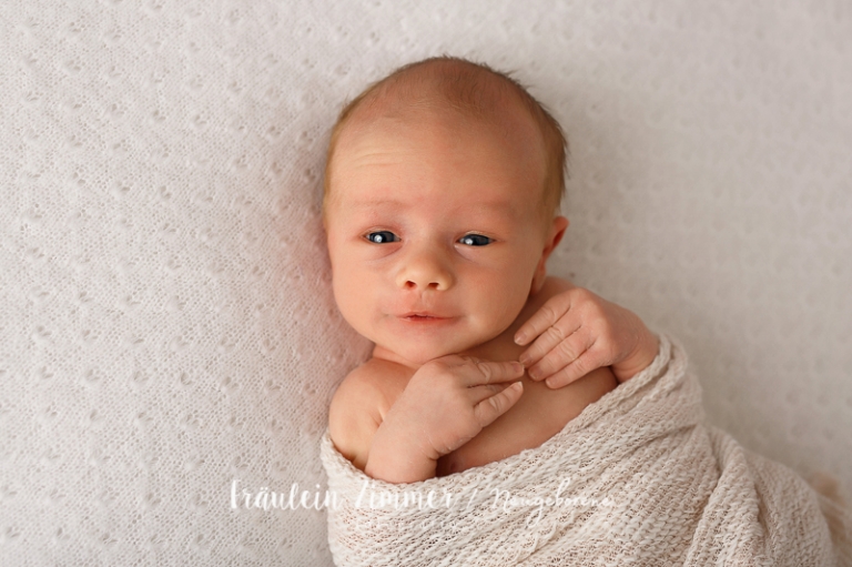 liebevolle Bilder von Eurem Baby in den ersten Tagen 