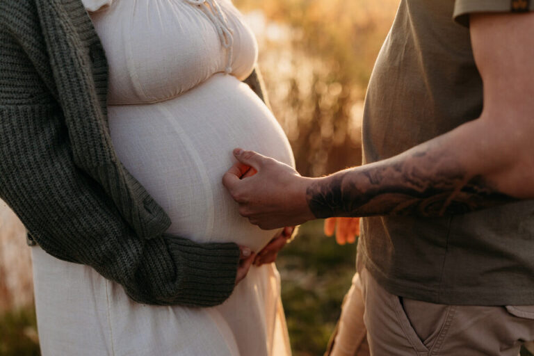 babybauch outdoor fotografie leipzig abend.jpg (4)