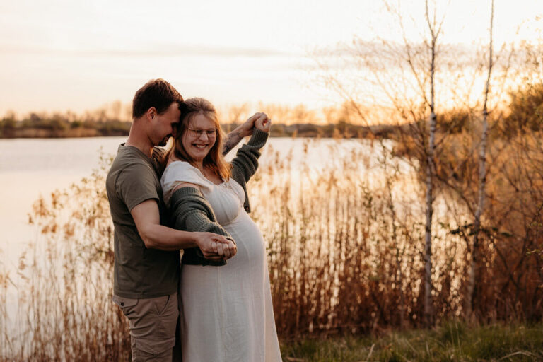 babybauchfotos suedosten leipzig goldeneslicht.jpg (12)