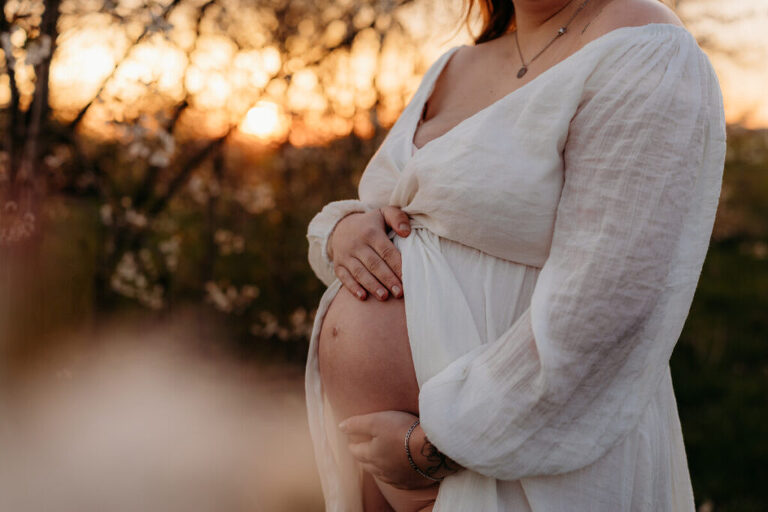 maternity shooting leipzig natur wiese.jpg (16)
